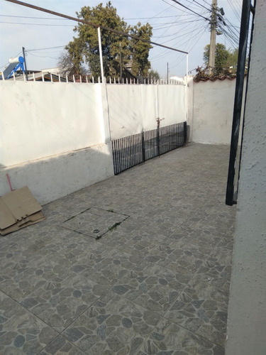 Imagen 3 de 18 de Metro Las Rejas: 3 Dorm, 1 Baño, Patio Y Estacionamiento