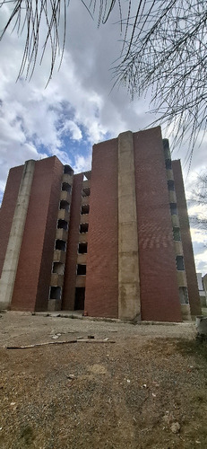 Atenas Inmobiliaria, Vende Aptos. Precio Insuperables