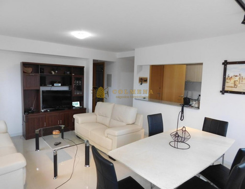 Apto En Buen Edificio - Centro De Maldonado - Consulte!!!!!!- Ref: 3674