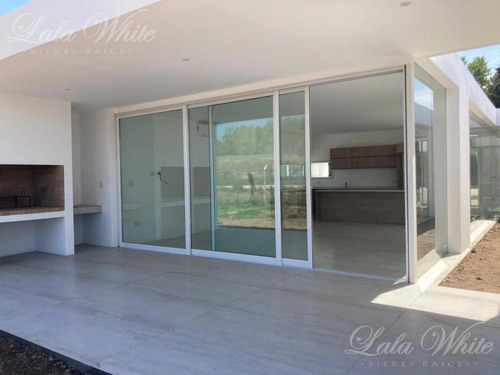 Imagen 12 de 14 de Venta/alquiler Anual - Casa A Estrenar En Lares De Canning