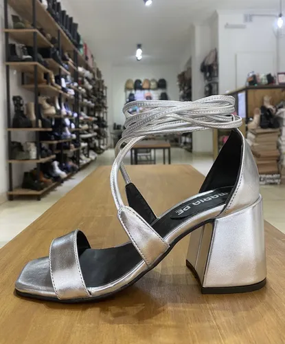 Sandalias Romanas Plata Plateadas Con Taco Cuadrado De Cuero