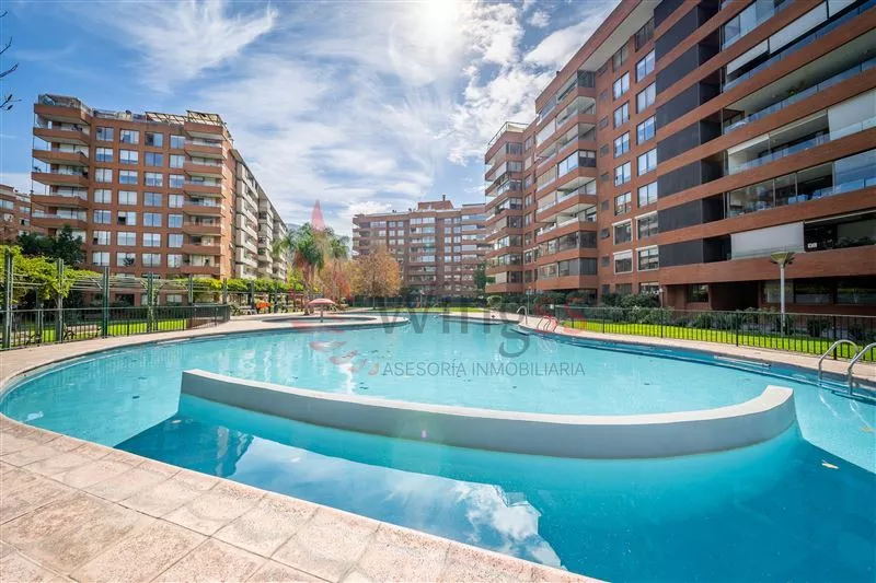 Departamento En Venta De 5 Dorm. En Vitacura