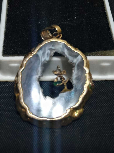 Imagem 1 de 3 de Pingente Em Ouro Com Calcopirita Howlita Esmeralda Ágata