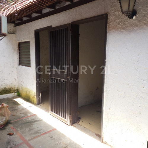 Imagen 24 de 24 de Hermoso Town House En Longa España Con Vista Al Mar, Piscina Privada Y Gran Potencial De Remodelación.