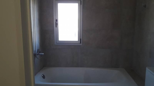 Imagen 10 de 14 de Casa En Venta ; Excelente Diseño Moderno, Desarrollada En Dos Planta Sobre Lote En Esquina