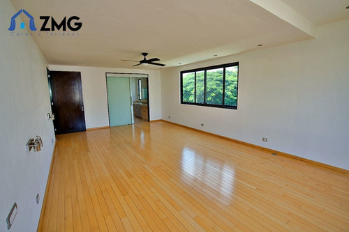 Residencia De Lujo En La Ceiba, Sobre Juan Palomar Y Arias