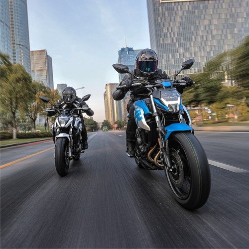 Imagen 14 de 17 de Cfmoto Nk400 Pantalla Tft Cfmoto Martínez / 2023.