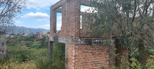 Terreno Con Construccion En Villa Parque Siquiman