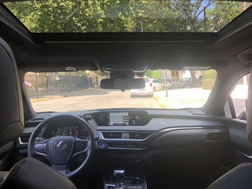 Lexus UX 250h Luxury