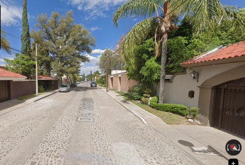 Casa Ubicada En Colonia Campestre Aguascalientes. Con 5 Recamaras Y 650m2. Muy Cerca Del Club Campestre De Aguascalientes.