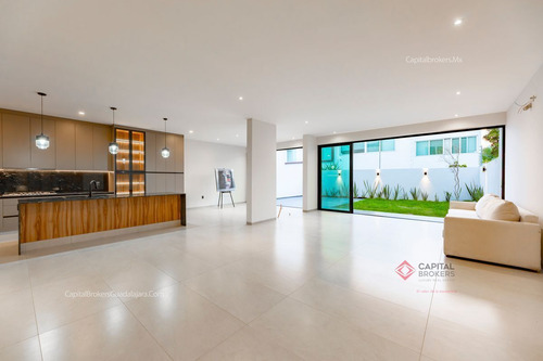 Casa Nueva De Lujo Con Sótano En Venta Villa Verona
