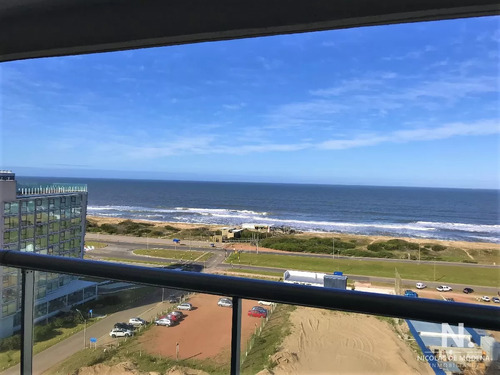 Moderno Apartamento De Dos Dormitorios Con Vista Al Mar - Alquiler Anual