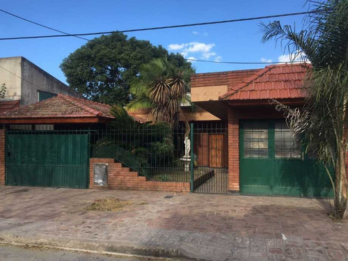 Imagen 2 de 14 de Chalet En Venta En Castelar Sur
