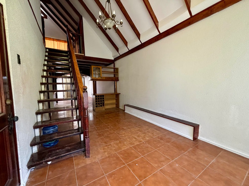 Amplia, Cómoda Y Soleada, 5 Dormitorios, 4 Baños, Sala Estar
