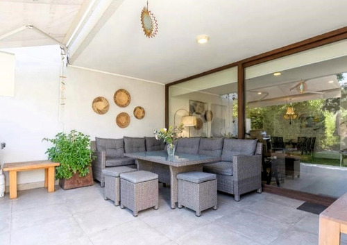 Unico Con Jardin Propio A Pasos Del Portal, Impecable, 2 Est