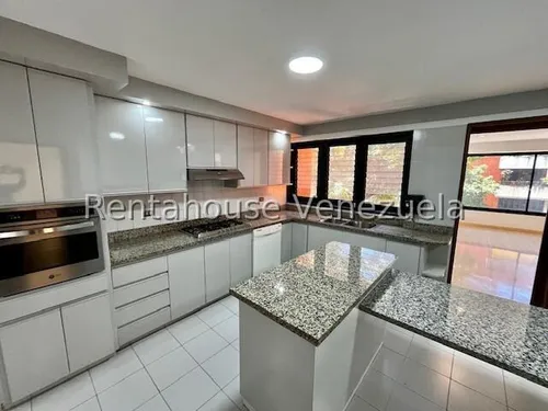 Agp Elegante Y Espacioso Apartamento En Venta, Con Hermosa Vista Al Ávila En La Castellana 25-7972 Ys
