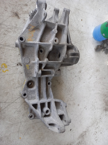 Soporte O Base Para Alternador Audi A4 00 #10-24 (Usado)