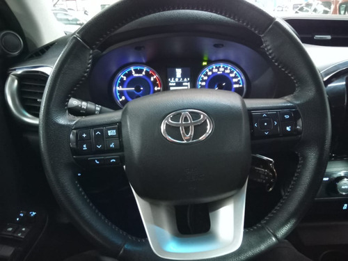Imagen 8 de 25 de Toyota Hilux Srv 4x2 Aut
