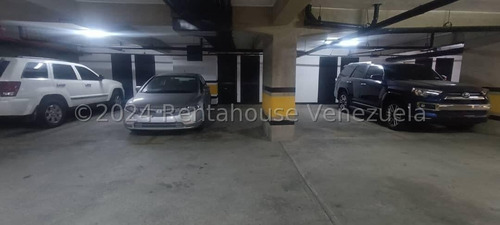 Lujoso Apartamento Ubicado En El Rosal Yb 24-27243