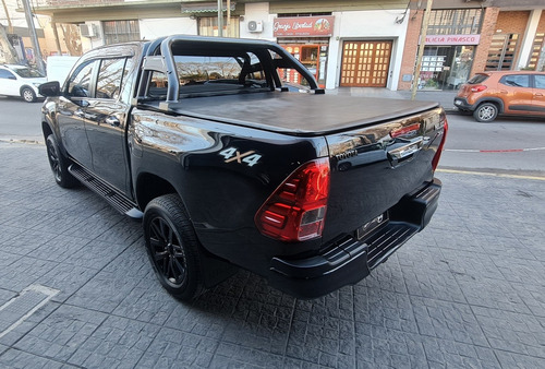 Imagen 13 de 17 de Toyota Hilux 2016 2.8 Cd Srx 177cv 4x4 At