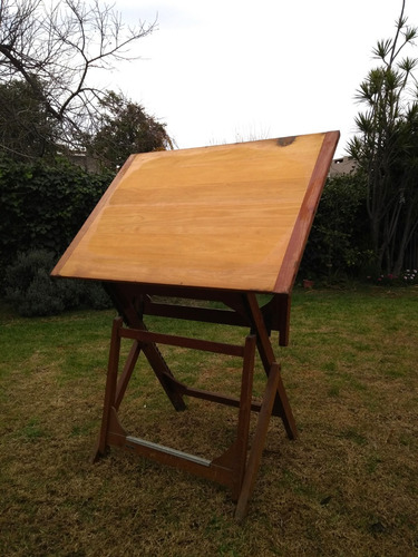 Tablero De Dibujo Antiguo Con Tecnígrafo En Muy Buen Estado