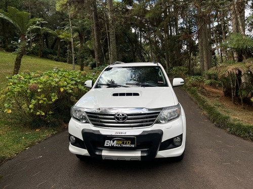 Toyota Hilux SW4 3.0 SRV 4X4 7 LUGARES 16V TURBO INTERCOOLER DIESEL 4P AUTOMÁTICO