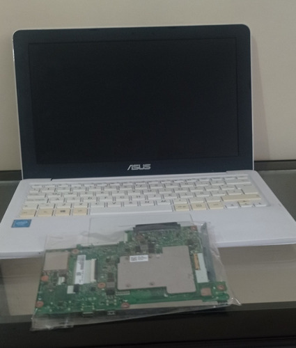 Laptop Asus E202s Para Repuestos O Reparar