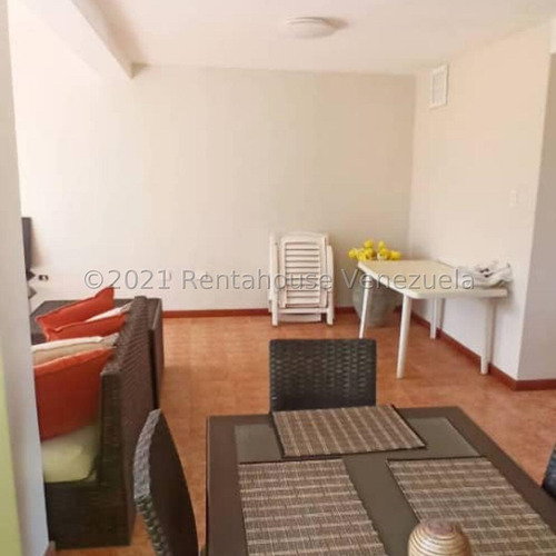 Imagen 9 de 16 de Cómodo Y Bello Townhouse Llama Ya Cel: 0412.2219490