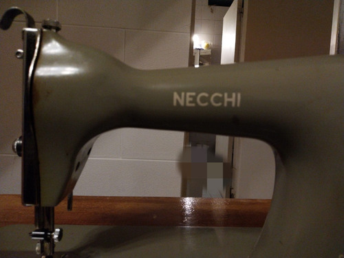 Antigua Máquina De Coser Necchi Success Con Mueble 