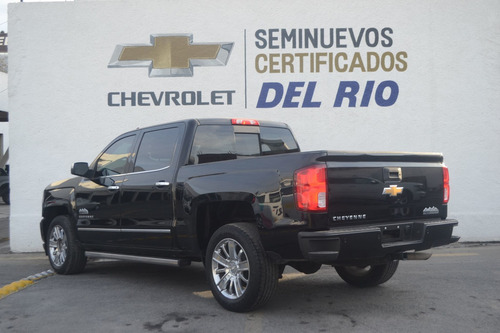 Imagen 3 de 15 de Chevrolet Cheyenne High Country 2018 Negra