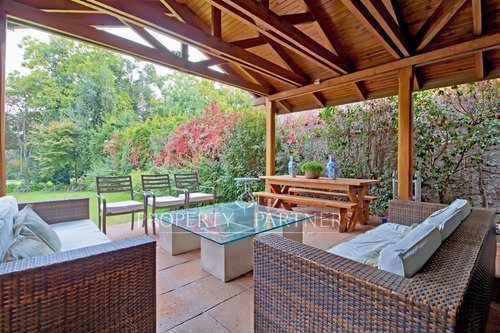 Casa Chilena, Excelente Ubicación Con Proyección C...