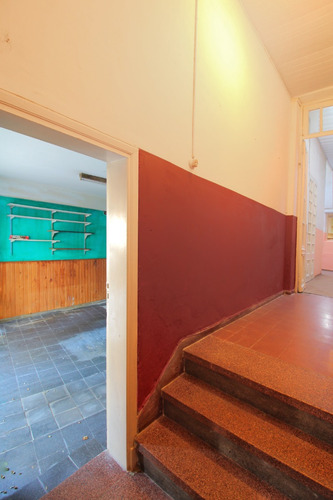 Oportunidad !! Cordón Sur, Sobre Calle Guaná. Padrón Único, 105 M2, Garage Amplio. 2 Dormitorios, 1 Baño.