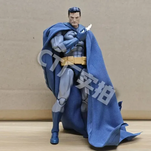 Ct Toys Mafex No.105 Blue Hush Batman Action Figure | MercadoLivre