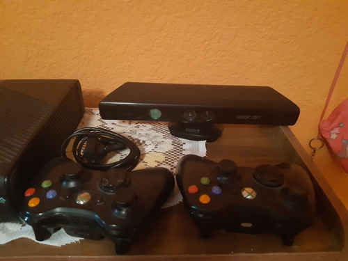Consola Xbox 360 Con Kinet Y Juegos Originales.