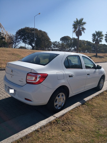 Imagen 8 de 15 de Renault Logan 2018 Con 7500 Km Impecable