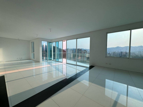 Solo Clientes Se Alquila Apartamento 243m2 Edif. The Loft Urb. Las Chimeneas