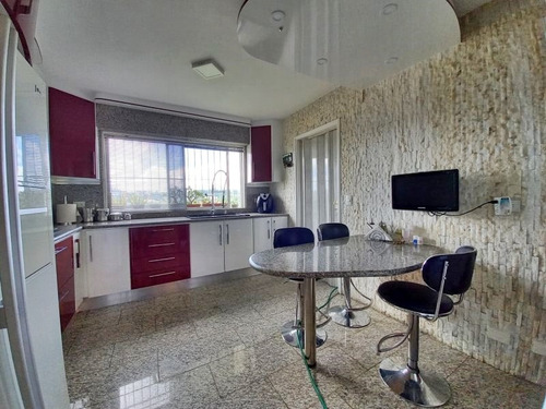 Imagen 9 de 20 de Vendo Apto 395m2 3h+s/3.5b+s/4pe Urb. Miranda 0810