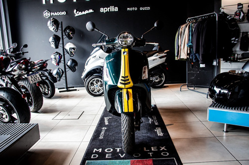 Imagen 12 de 25 de Vespa Gts Super 300 Racing Sixties Disponible Ya