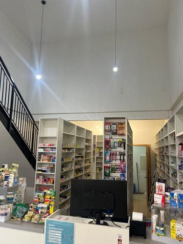 Local Comercial Con Vista A La Calle En Av. Javiera Carrera