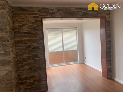 Casa En Venta De 7 Dorm. En Concón