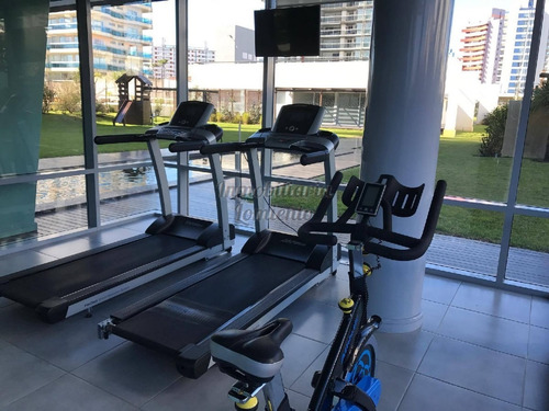 Alquiler Anual-venta Apartamento 2 Dormitorios Torre Francia.- Ref: 231
