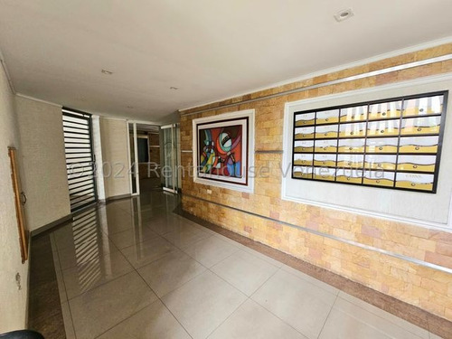 Amplio Apartamento Amoblado En Venta, Urb. Los Caobos, Maracay, Planta Electrica Y Pozo, 25-15272 Mv