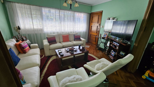 Casablanca - Casa En Reyes A Pasos De Luis Alberto De Herrera