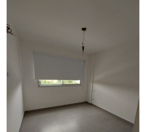 Departamento En Alquiler Dos Ambientes Listo Para Habitar, 3° Piso, Con Entrada Para Auto Descubierta. Larrea 1128, Quilmes Oeste.