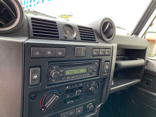 Imagen 9 de 13 de Land Rover Defender 2012 2.2 3p 90 T Diesel Man At