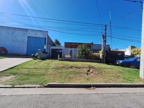 Casa A 150 Mts De Av. Instrucciones Del Año Xiii