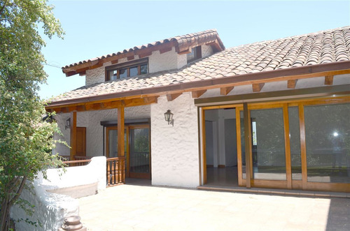 Casa En Venta Lo Barnechea De 5 Dorm. En Lo Barnechea