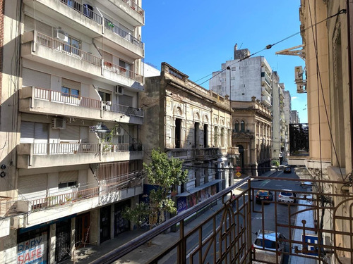 Imagen 27 de 28 de Casa De 6 Dormitorios En Venta En El Centro De Rosario