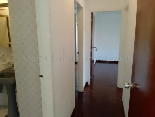 Amplio Y Fresco Apartamento Para Remodelar A Su Gusto En Prados Del Este En Venta