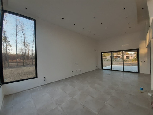 Imagen 3 de 23 de Chacras De La Villa - Casa 3 Dorm 330 M2 Cub - A Estrenar - Villa Allende